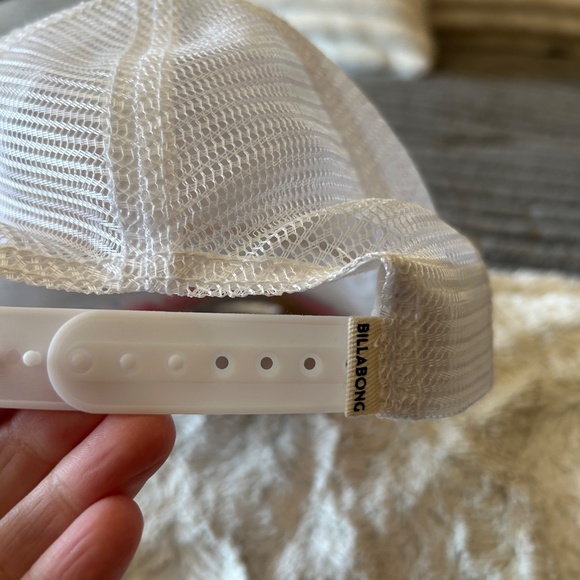 Women’s Billabong ball cap NWOT - Picture 3 of 5